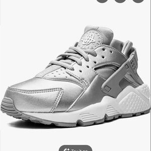 Nike Air Huarache Run SE Women's Sneakers - Silver
